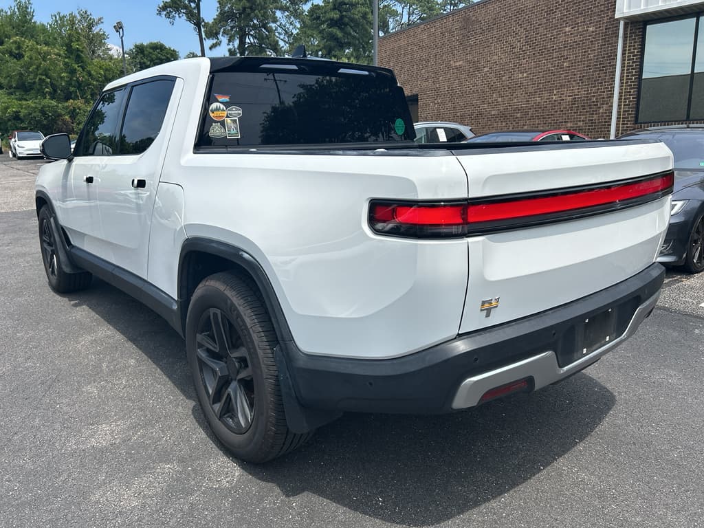 2022 Rivian R1T view 2