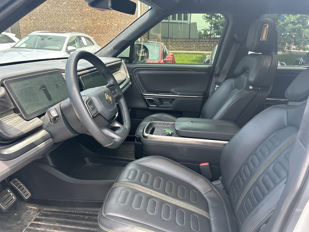 2022 Rivian R1T view 5