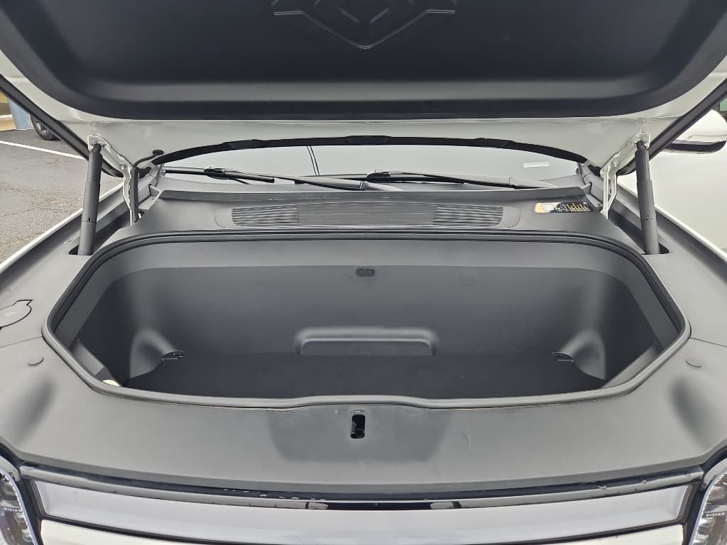 2022 Rivian R1T view 23