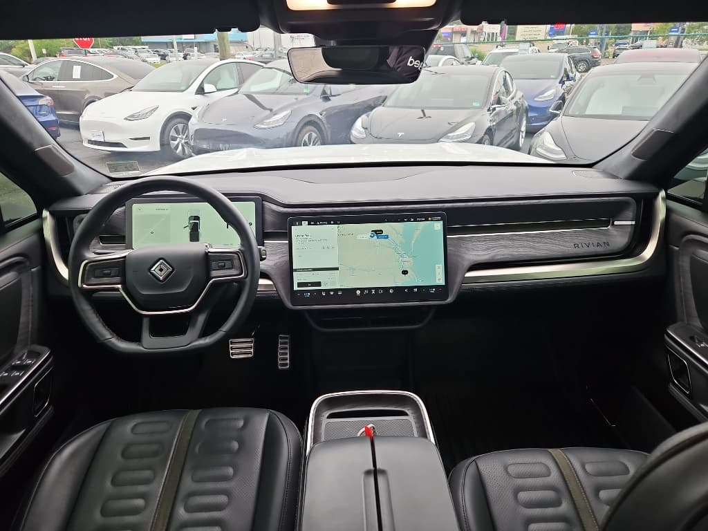 2022 Rivian R1T view 15