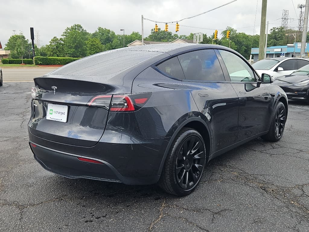 2024 Tesla Model Y view 20