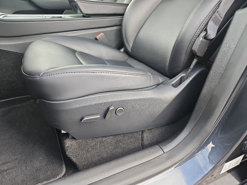 2024 Tesla Model Y view 5