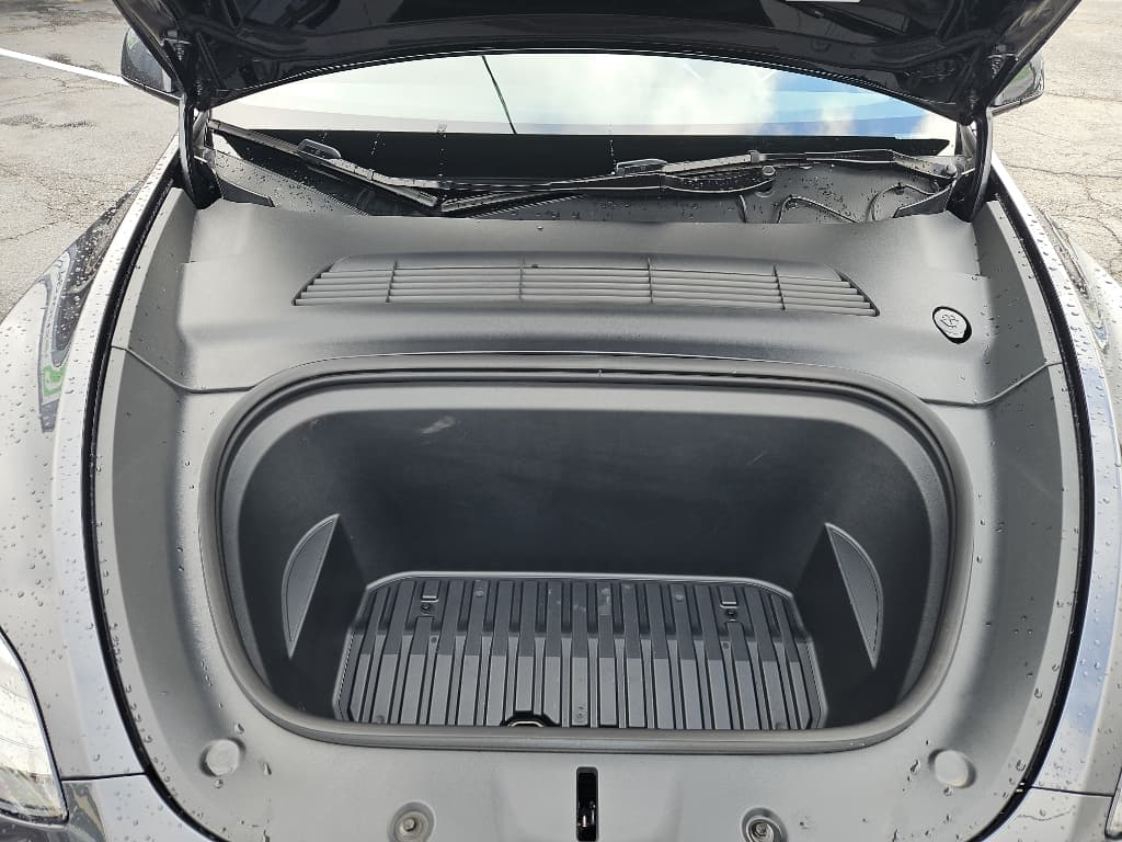 2024 Tesla Model Y view 15