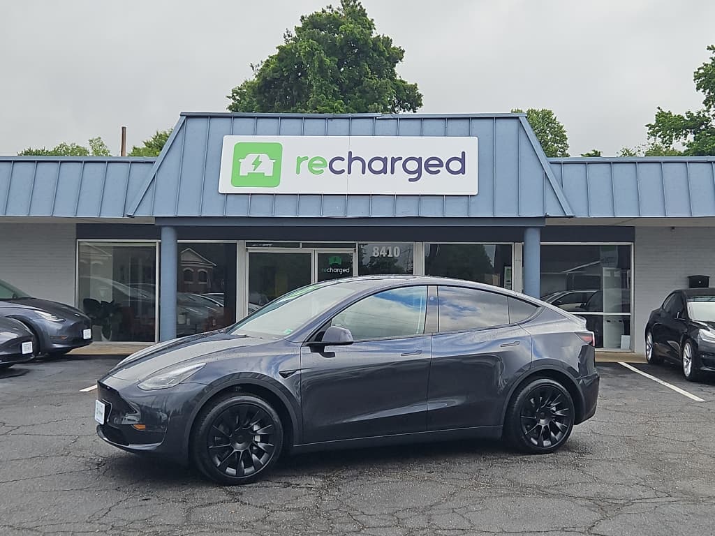 2024 Tesla Model Y view 18