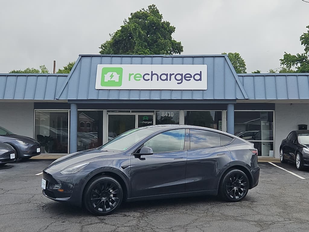 2024 Tesla Model Y view 16