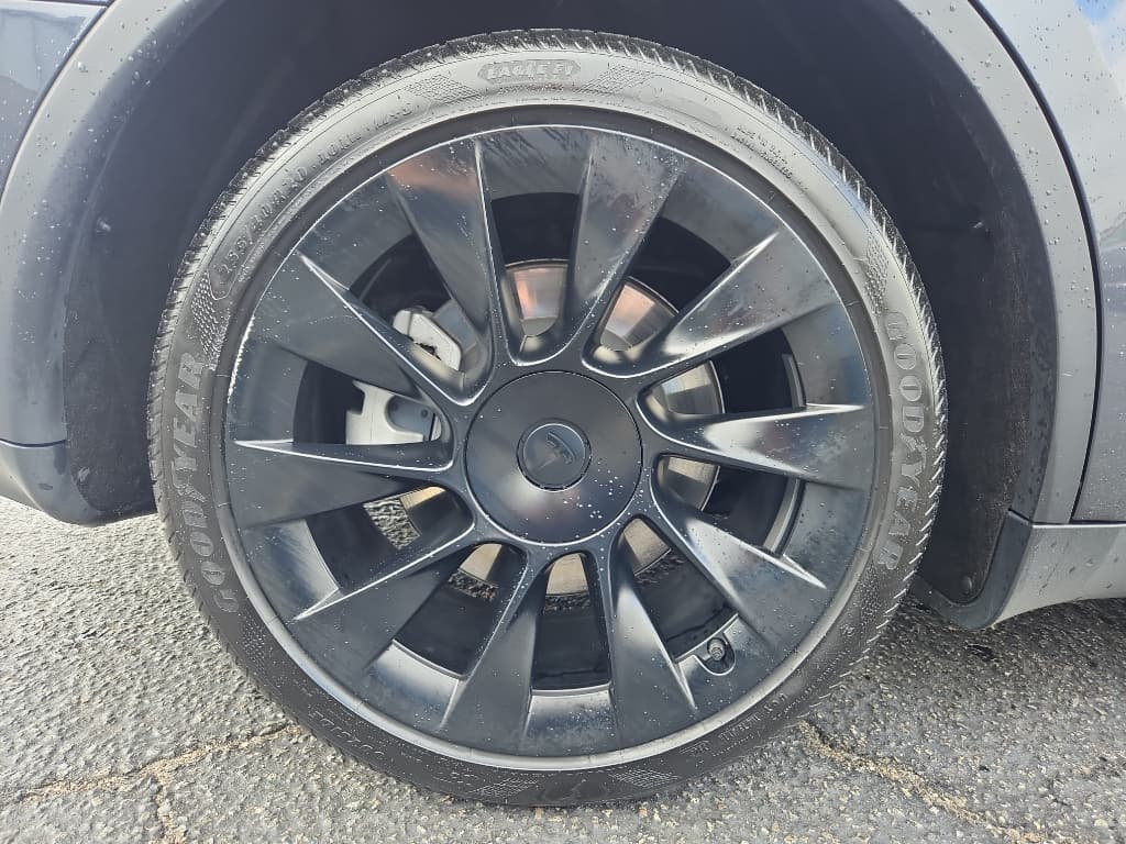 2024 Tesla Model Y view 28