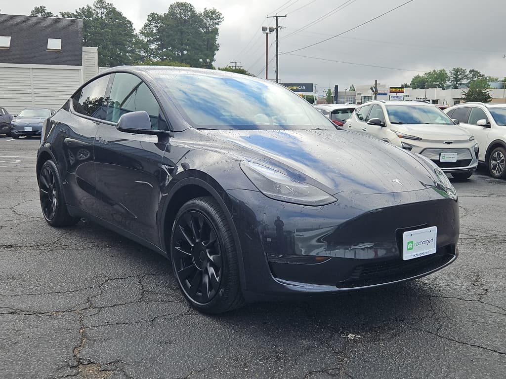 2024 Tesla Model Y view 21