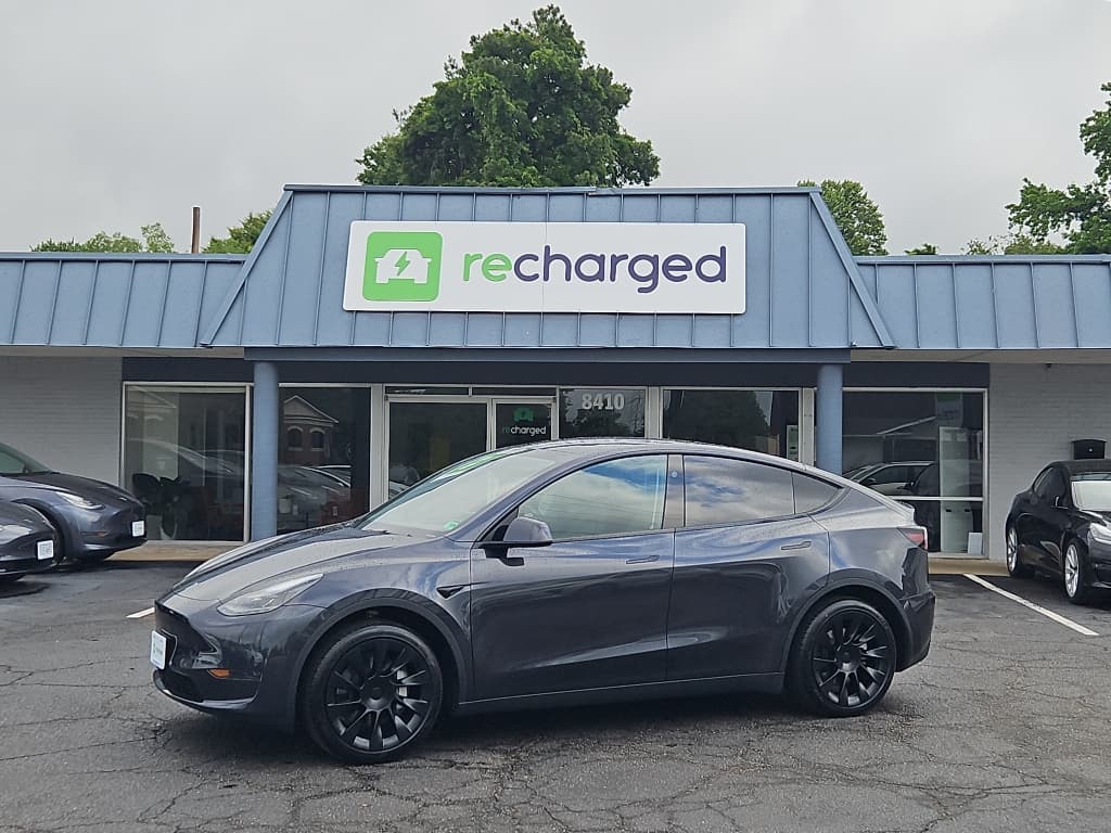 2024 Tesla Model Y view 17