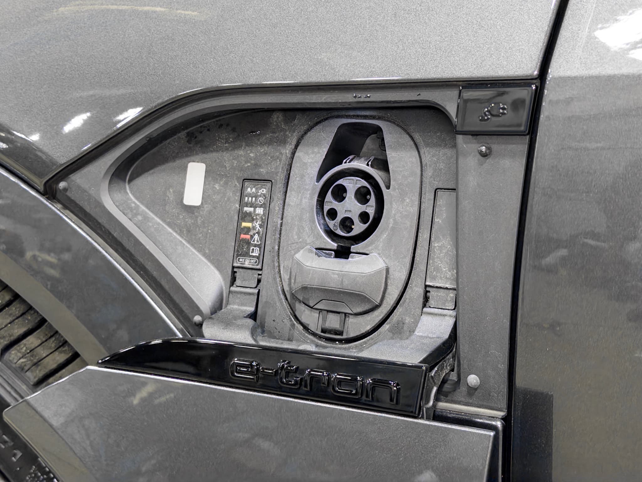 2024 Audi Q8 Sportback e-tron view 5