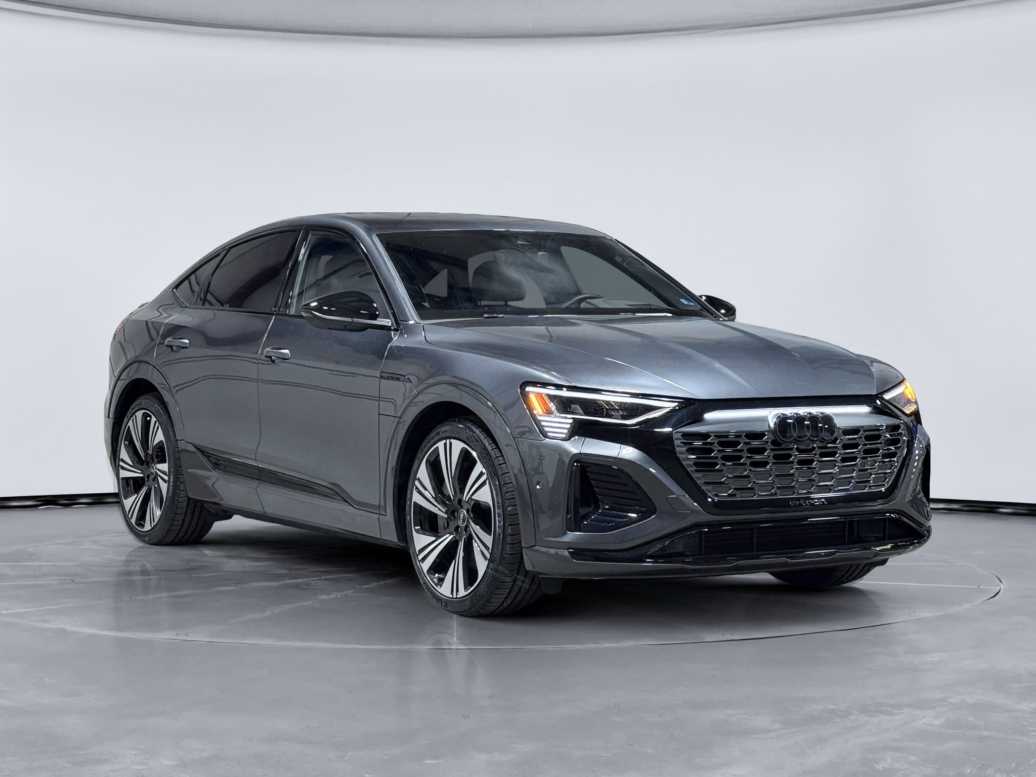 2024 Audi Q8 Sportback e-tron view 4