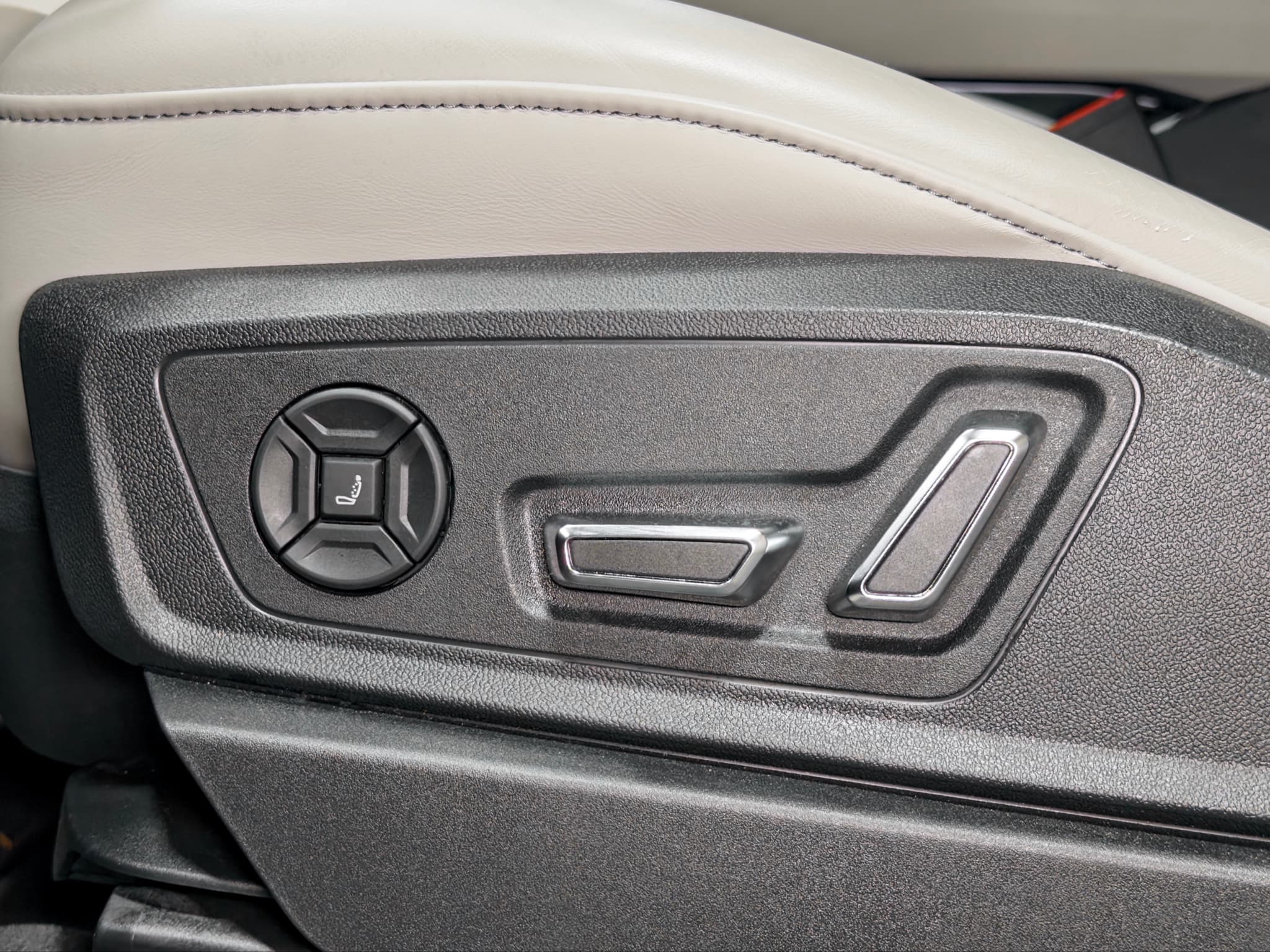2024 Audi Q8 Sportback e-tron view 7