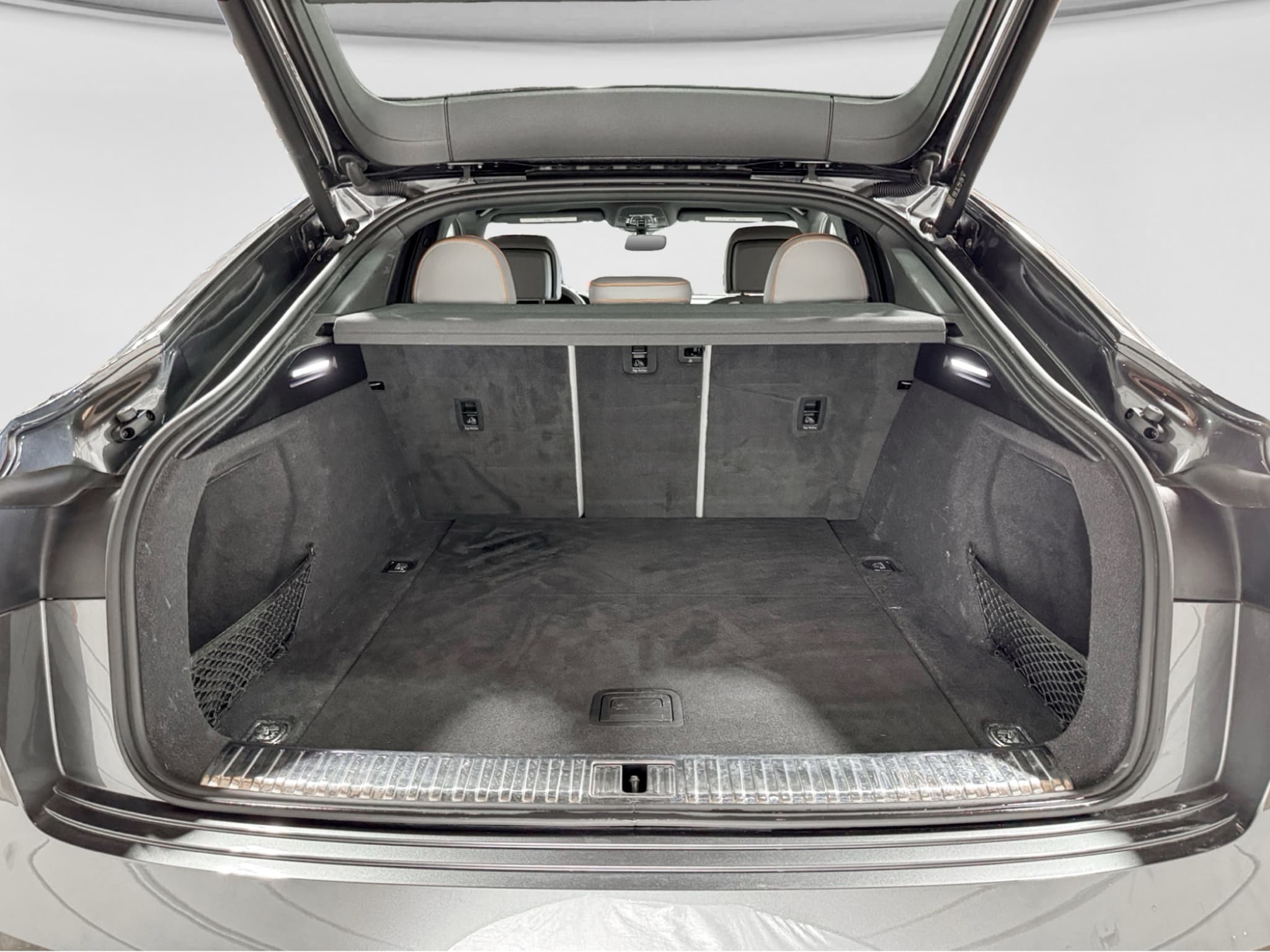 2024 Audi Q8 Sportback e-tron view 27