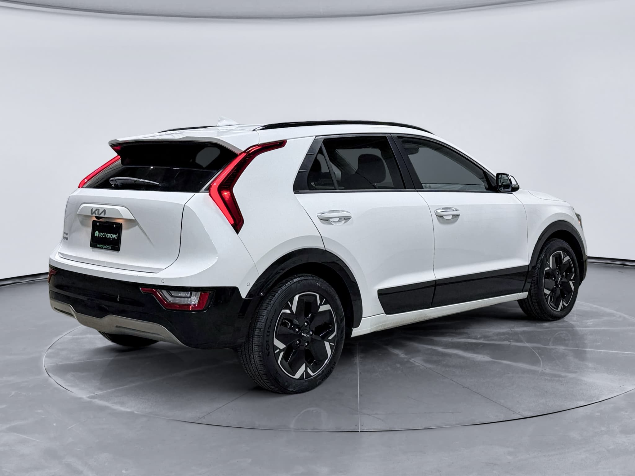 2023 Kia Niro EV view 3