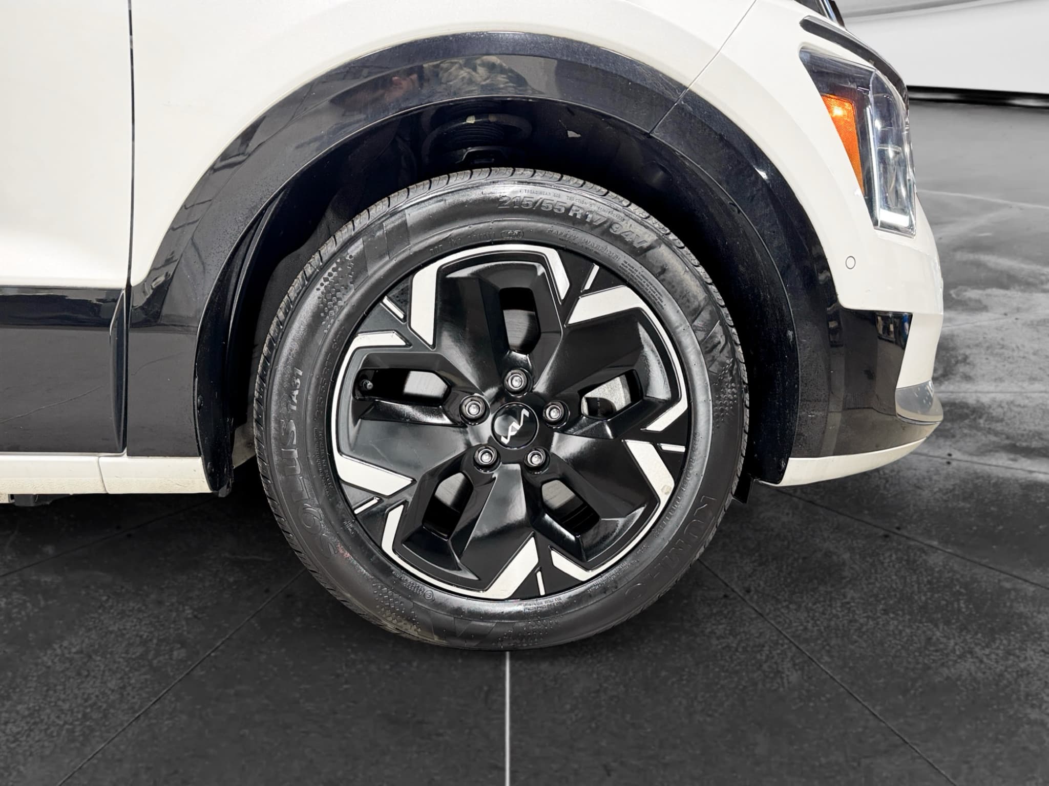 2023 Kia Niro EV view 36