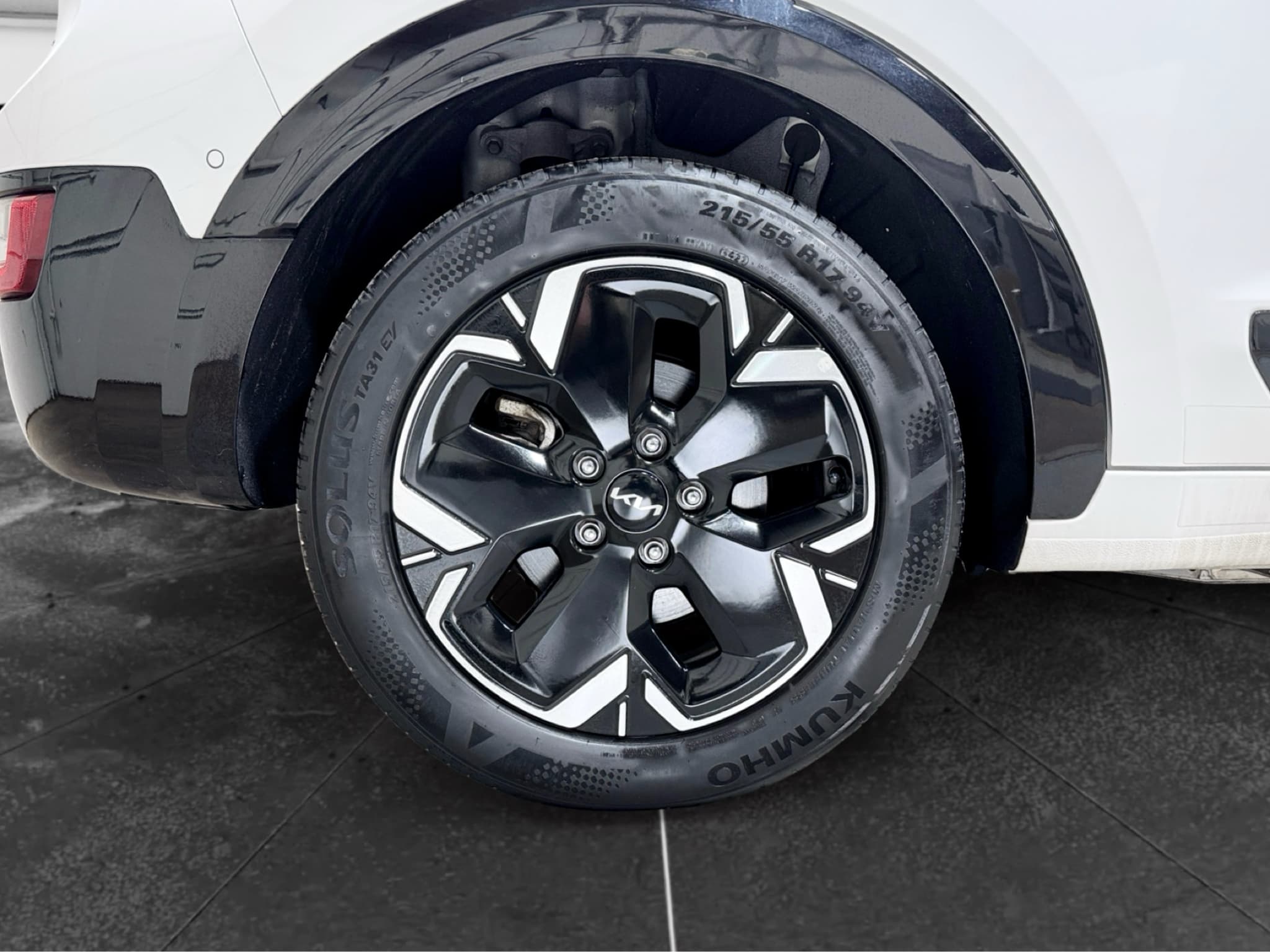 2023 Kia Niro EV view 34