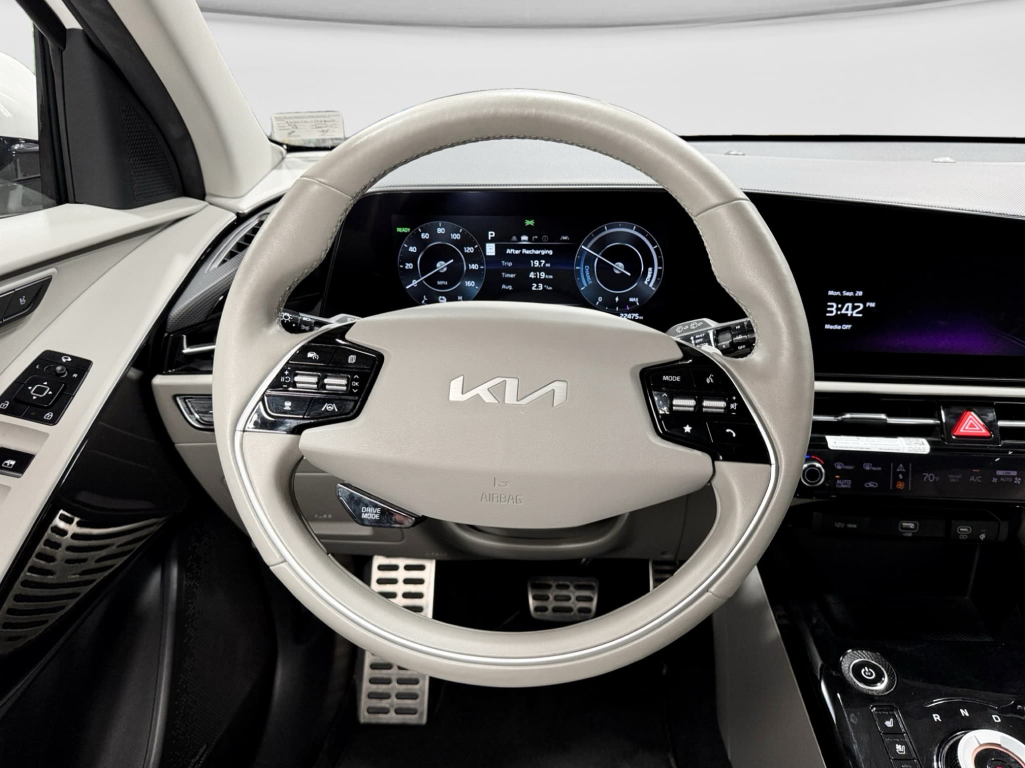 2023 Kia Niro EV view 8