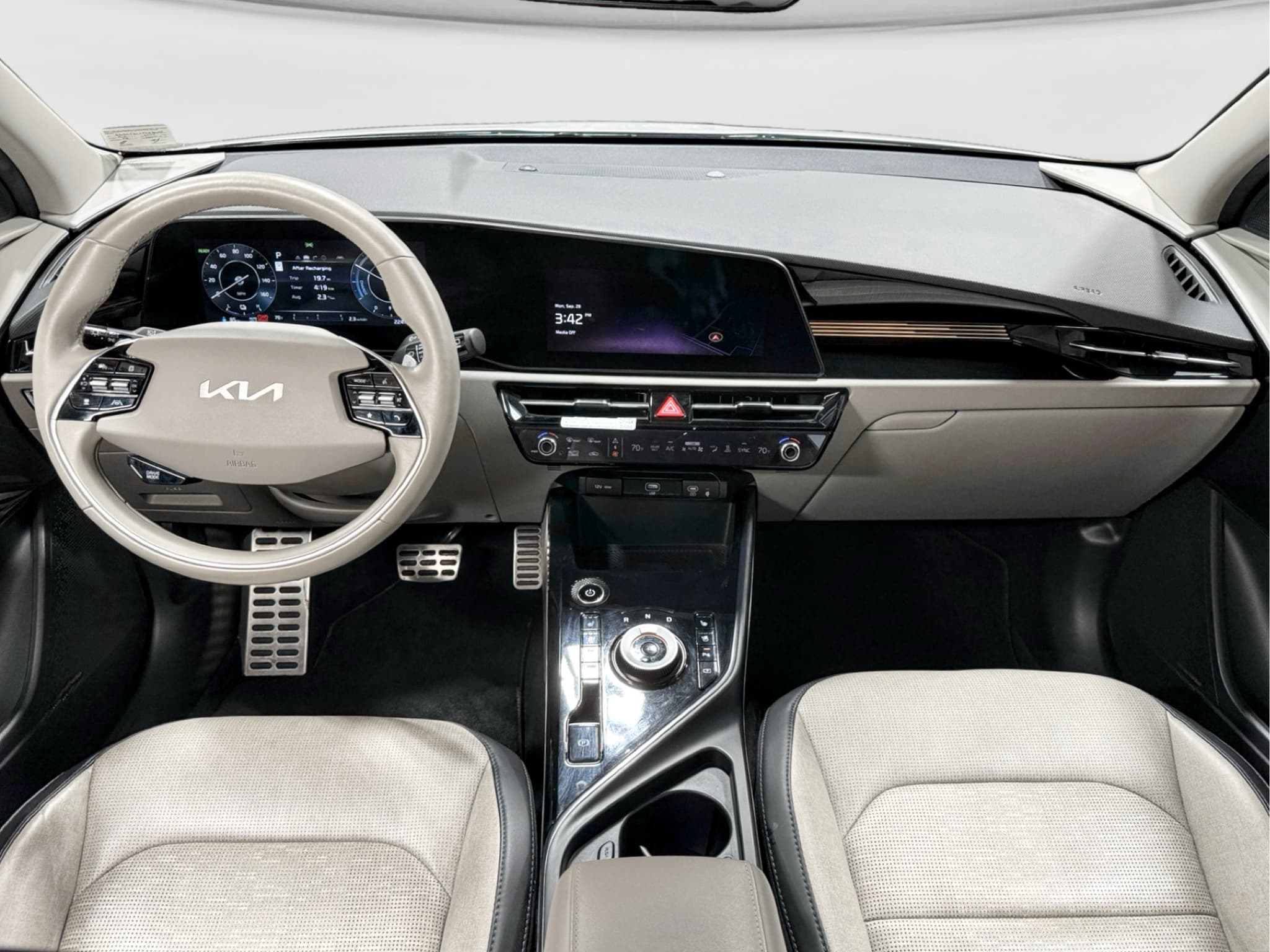 2023 Kia Niro EV view 16