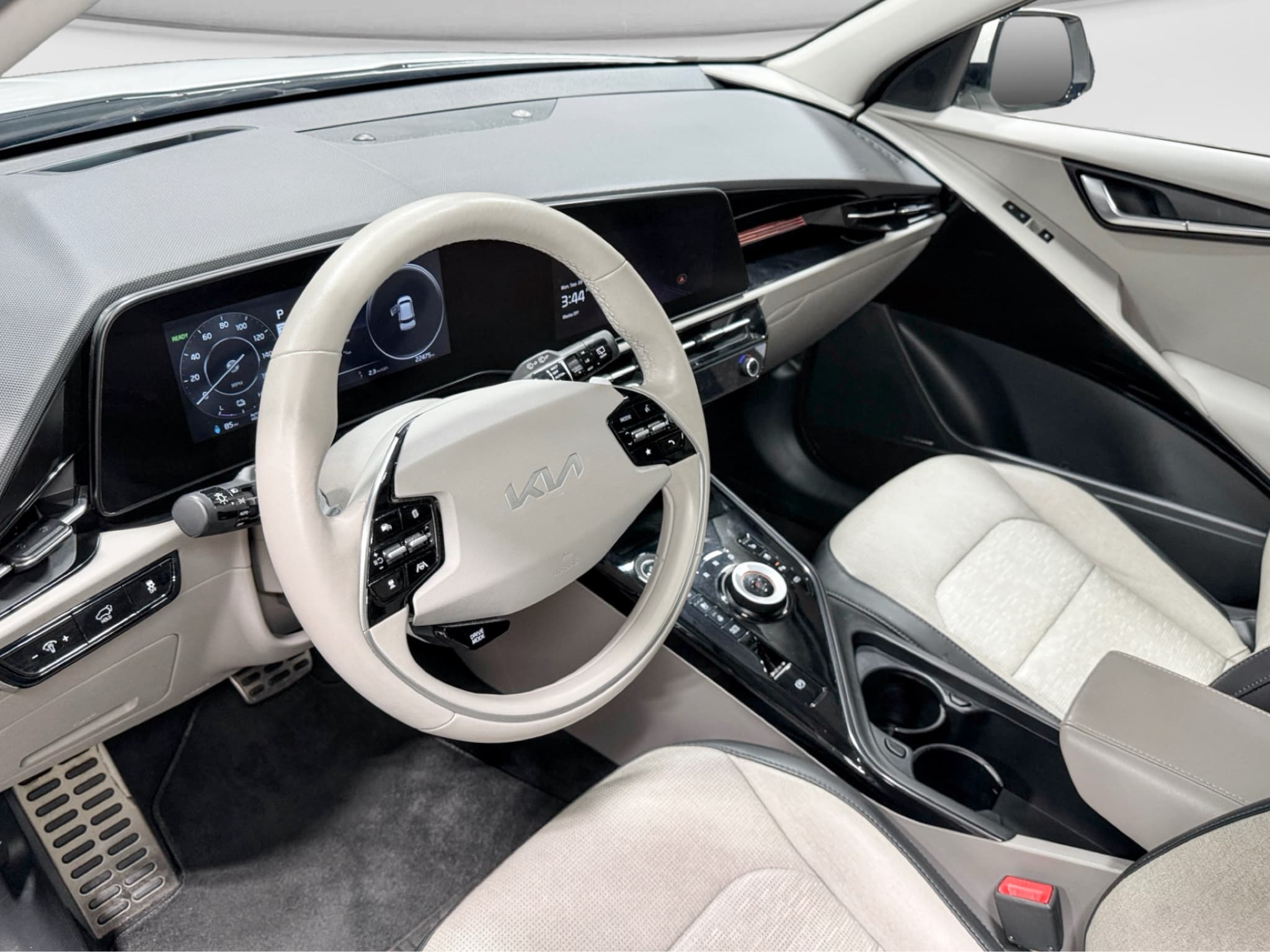 2023 Kia Niro EV view 18