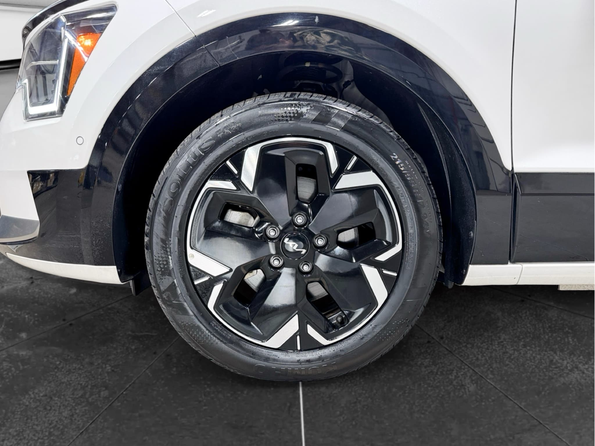 2023 Kia Niro EV view 30