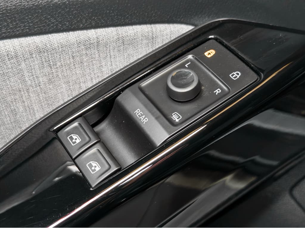 2023 Volkswagen ID.4 view 7