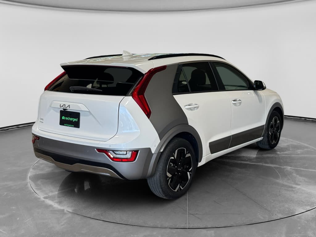2023 Kia Niro EV view 3