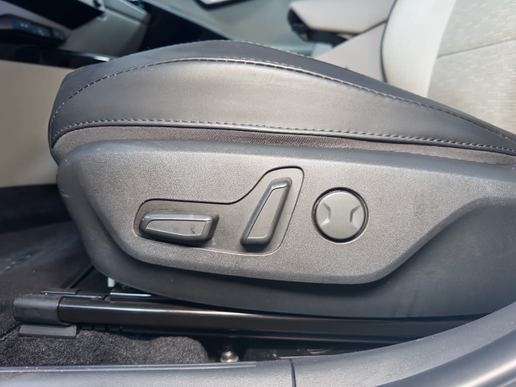2023 Kia Niro EV view 6