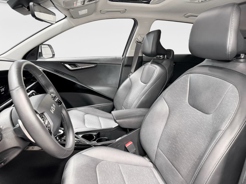 2023 Kia Niro EV view 17