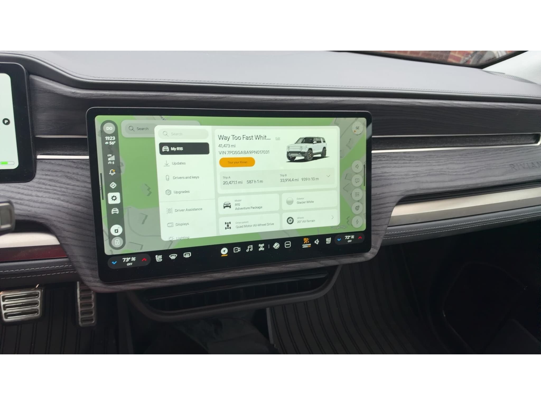 2023 Rivian R1S view 11