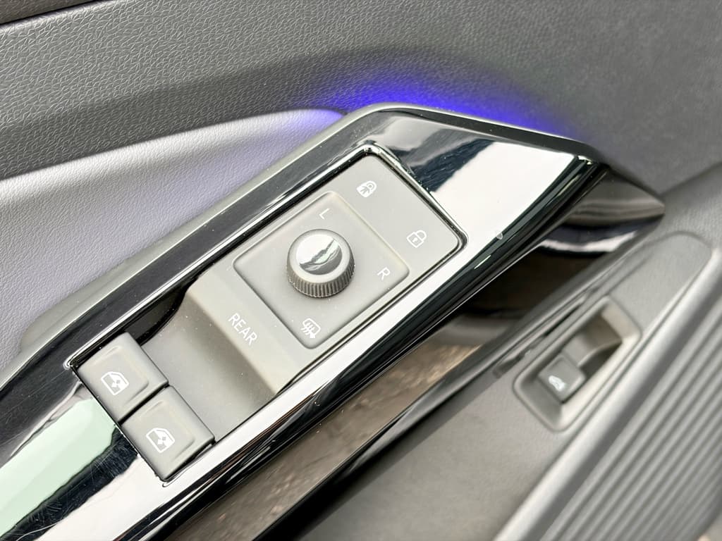 2024 Volkswagen ID.4 view 7