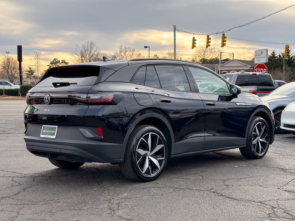 2024 Volkswagen ID.4 view 3