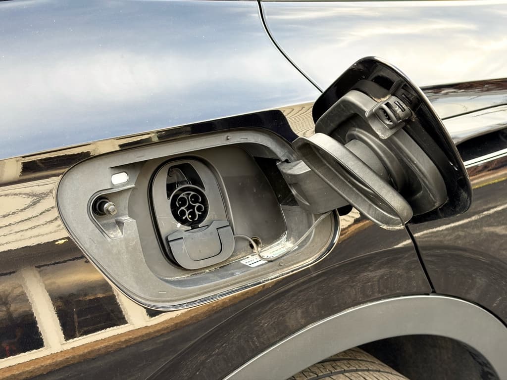 2024 Volkswagen ID.4 view 5