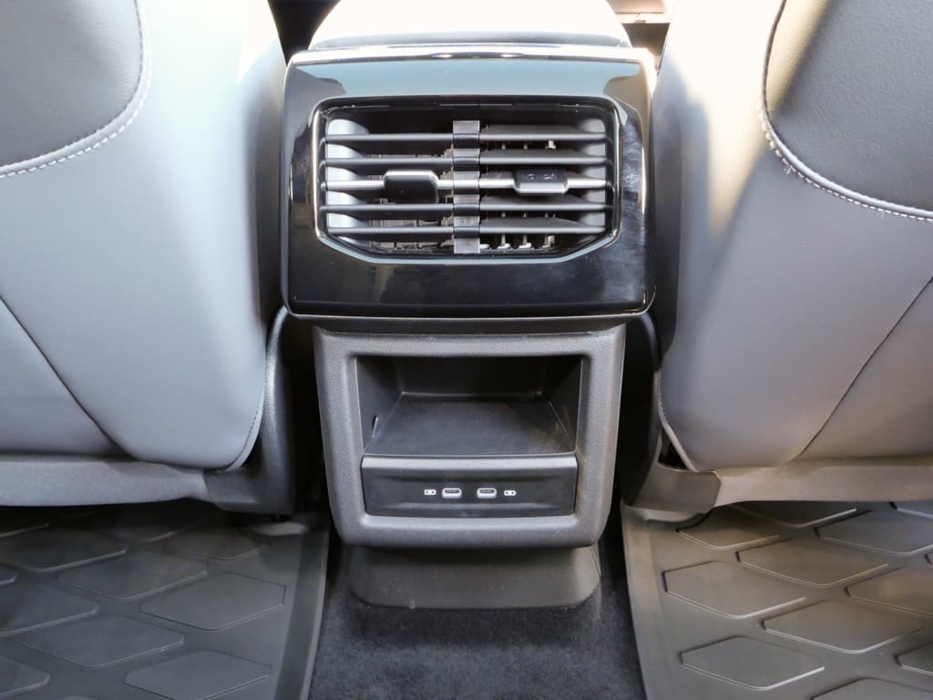 2024 Volkswagen ID.4 view 20