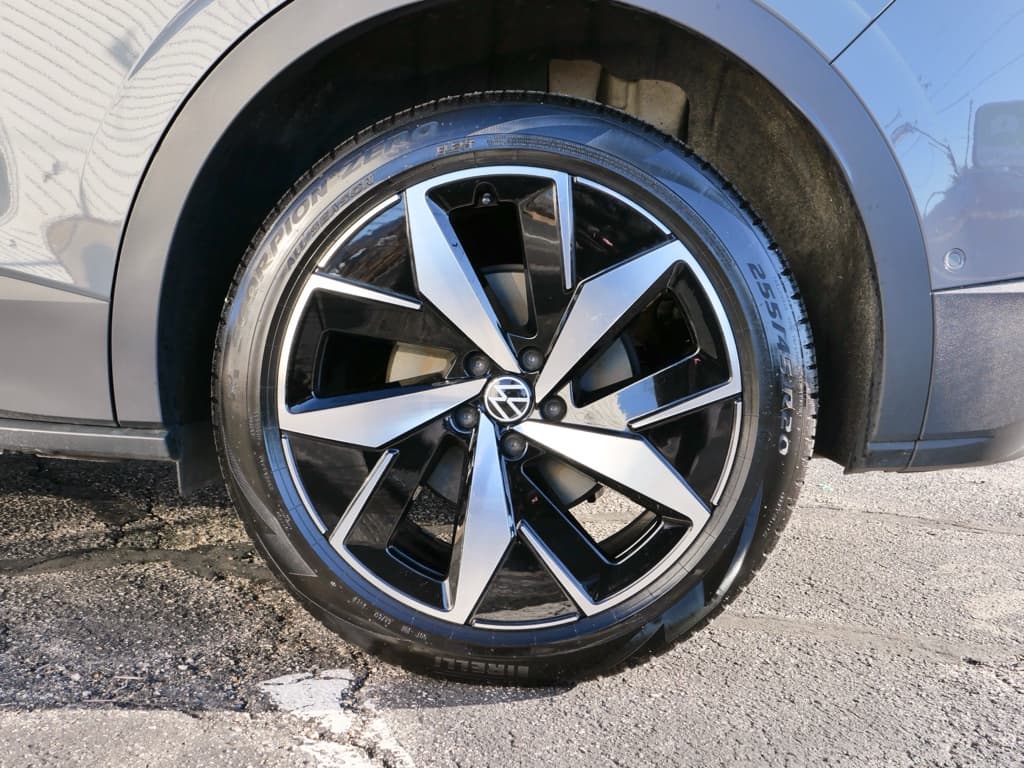 2024 Volkswagen ID.4 view 28