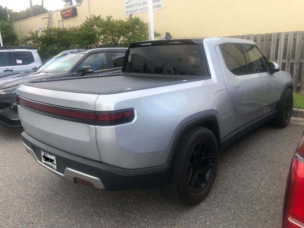 2023 Rivian R1T view 3