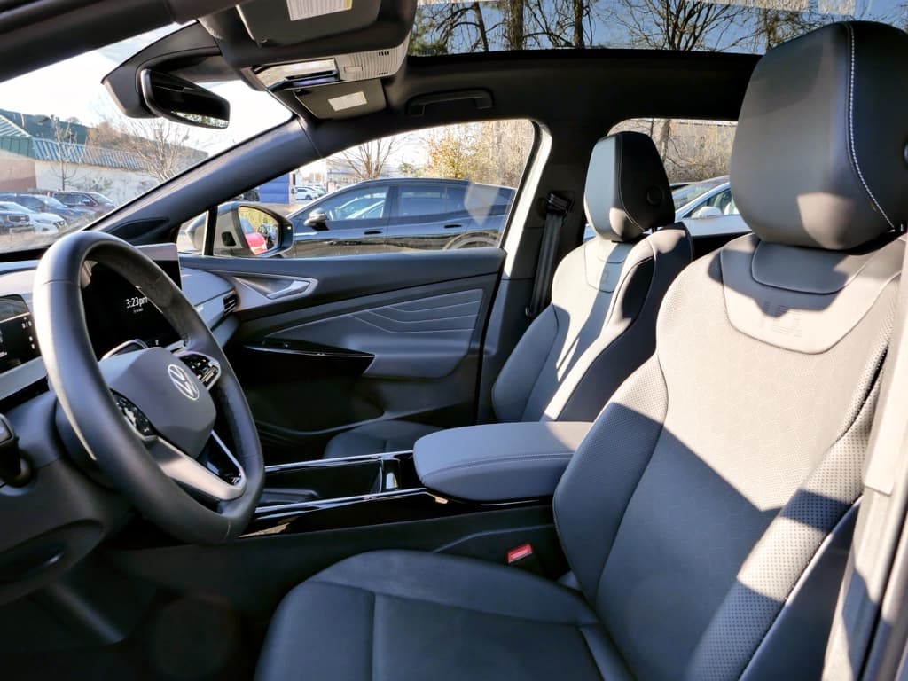 2024 Volkswagen ID.4 view 16