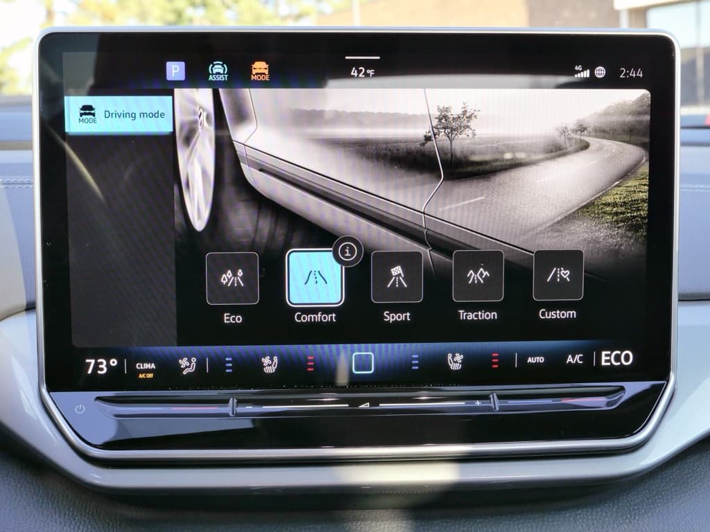 2024 Volkswagen ID.4 view 12