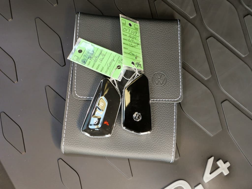 2024 Volkswagen ID.4 view 22