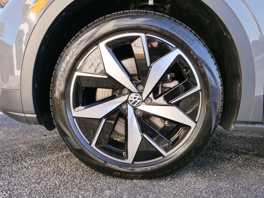 2024 Volkswagen ID.4 view 30