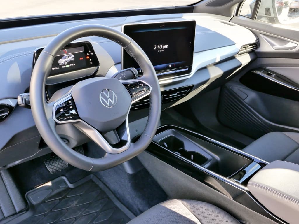 2024 Volkswagen ID.4 view 17