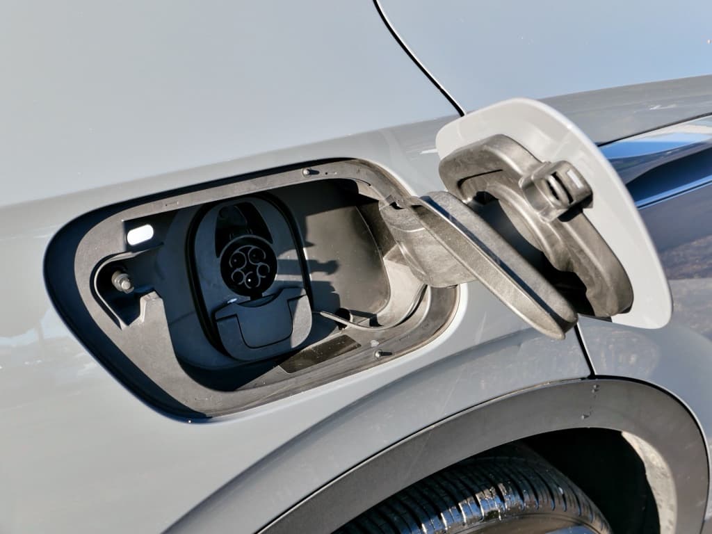 2024 Volkswagen ID.4 view 5