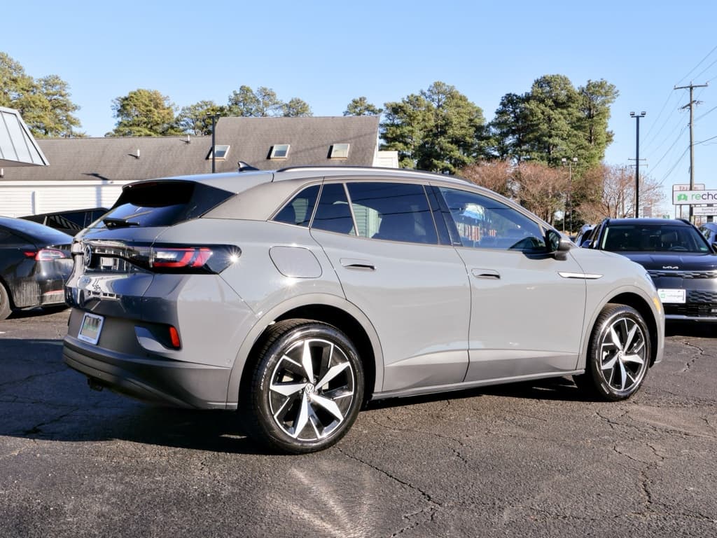 2024 Volkswagen ID.4 view 3