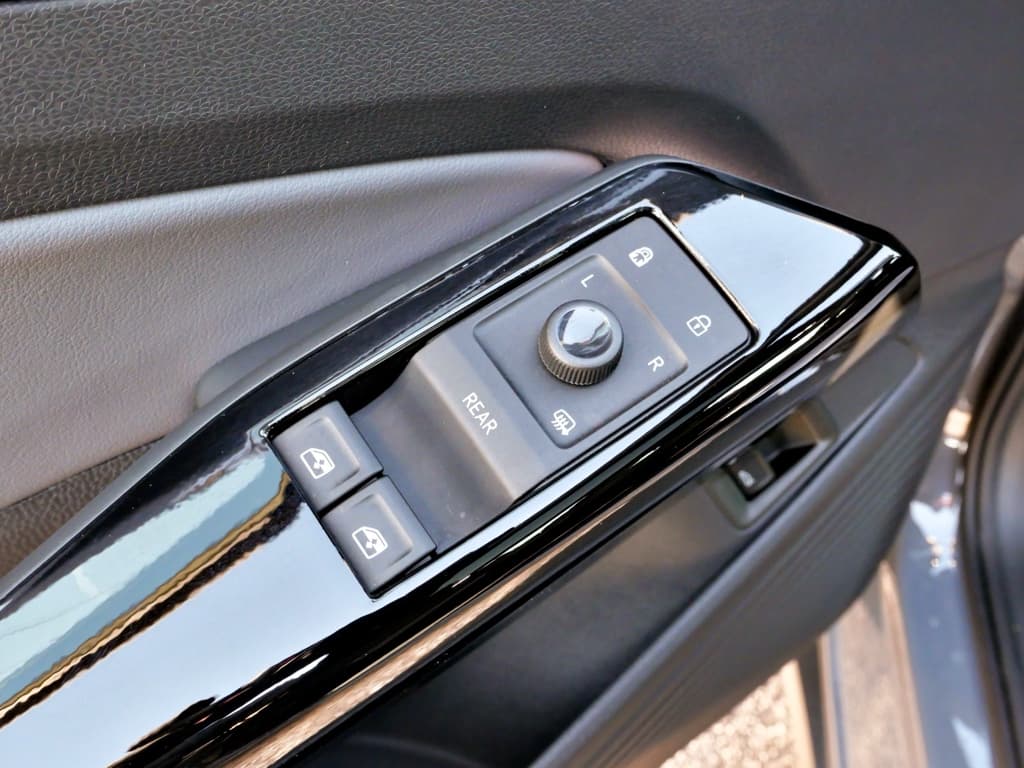 2024 Volkswagen ID.4 view 7