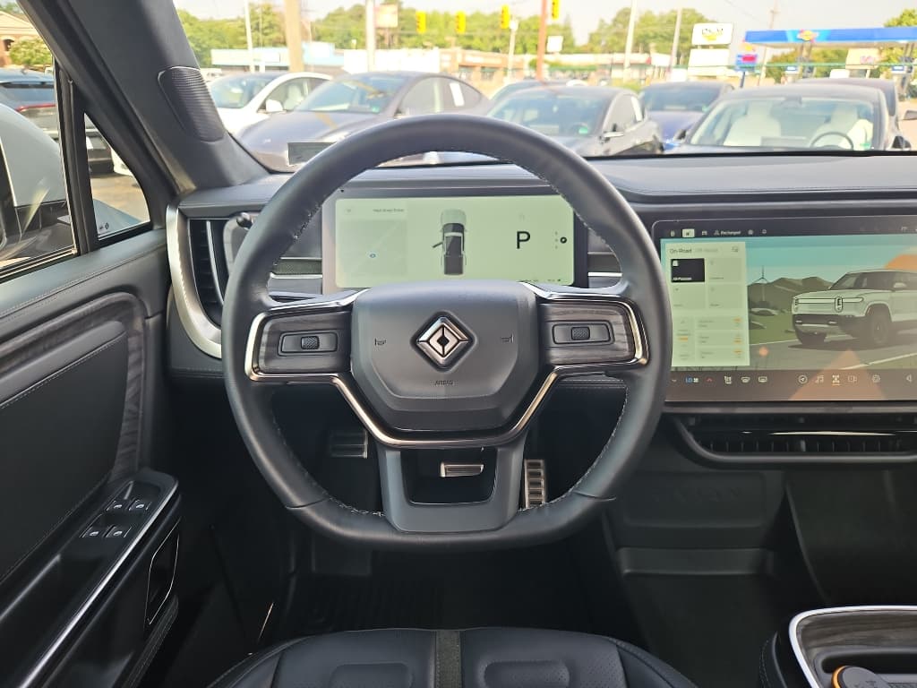 2023 Rivian R1T view 11