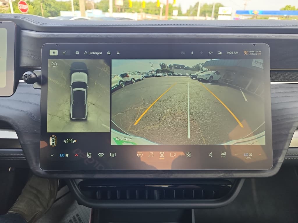 2023 Rivian R1T view 21