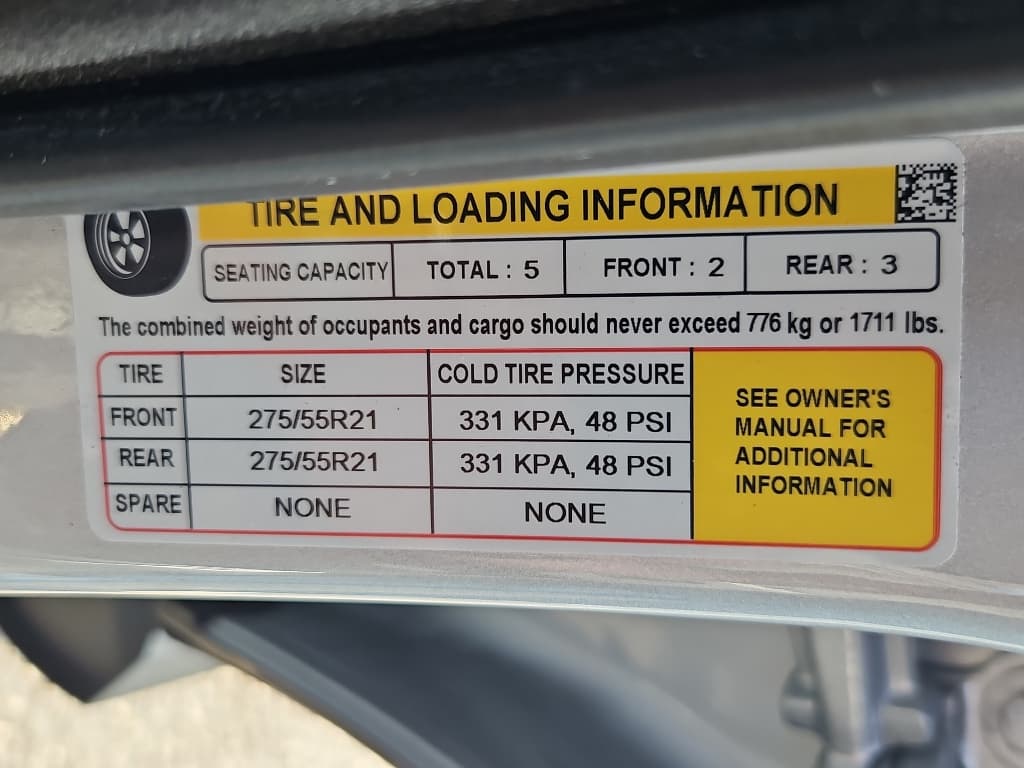 2023 Rivian R1T view 29
