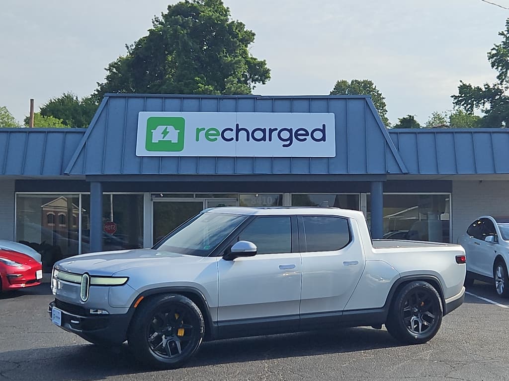 2023 Rivian R1T view 4