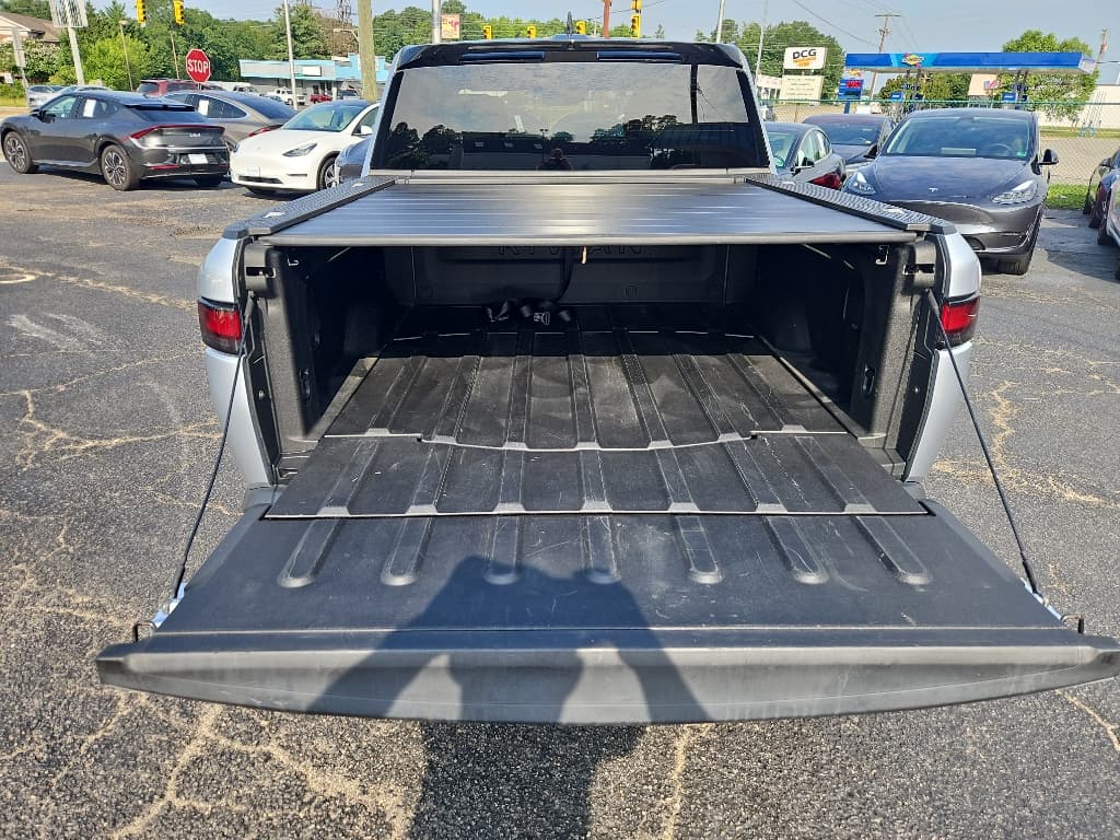 2023 Rivian R1T view 13