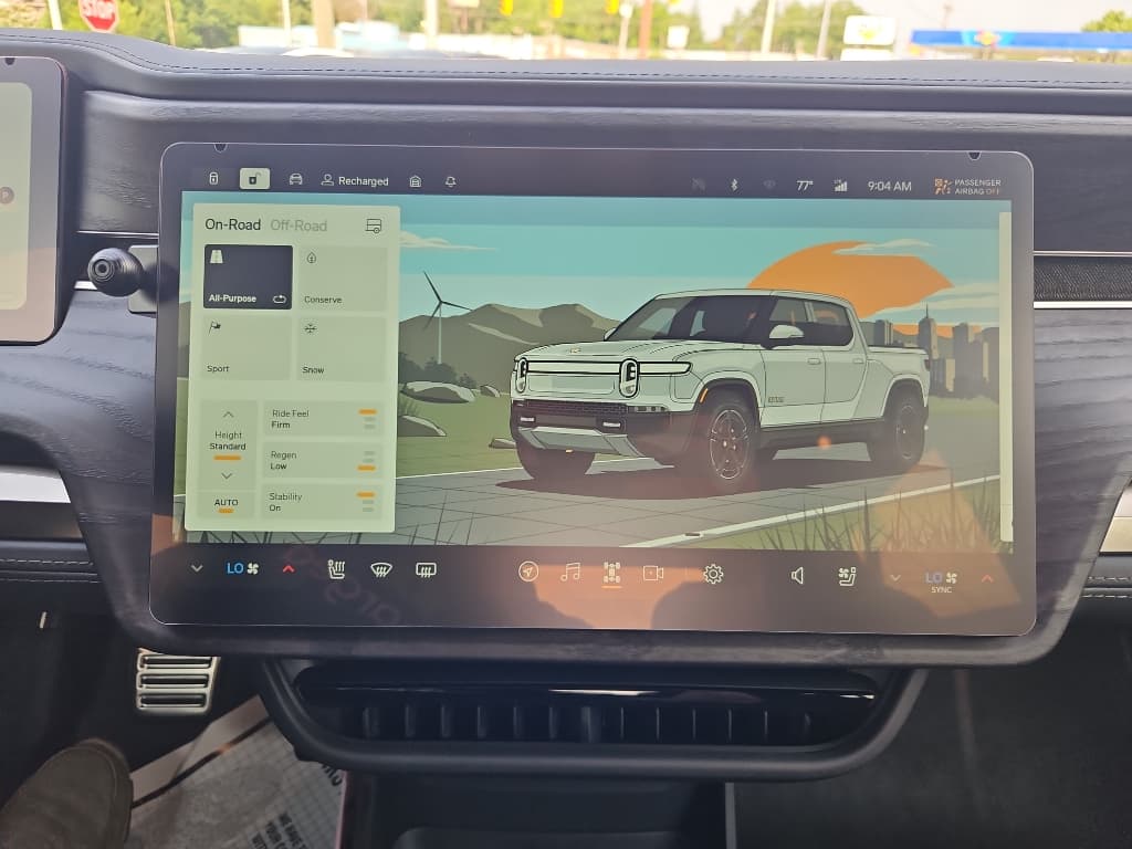 2023 Rivian R1T view 20