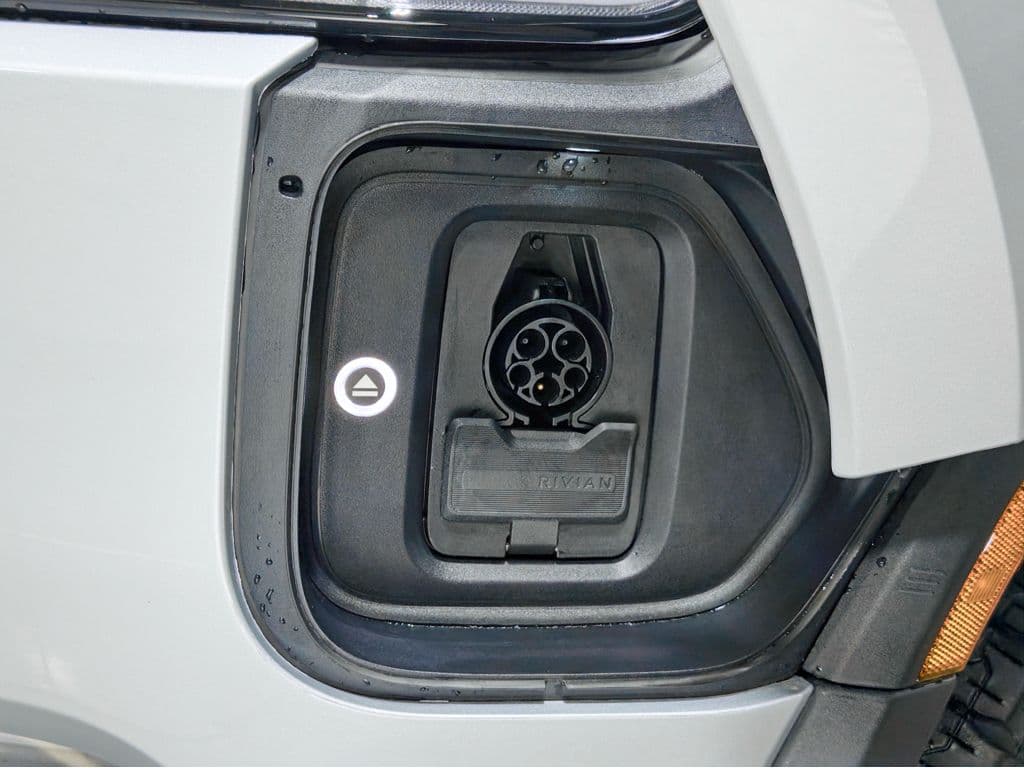 2023 Rivian R1T view 5