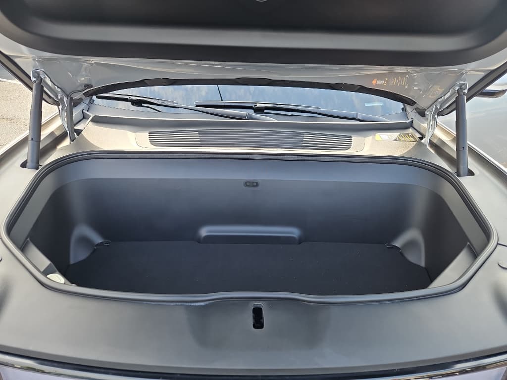 2023 Rivian R1T view 16
